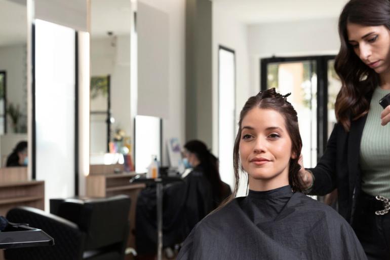 Hidratação, Nutrição e Reconstrução: Entender as Diferenças é Essencial no Trabalho de Salão